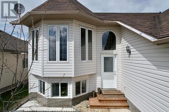 629 6a Street, House detached with 4 bedrooms, 3 bathrooms and 4 parking in Beaverlodge AB | Image 3