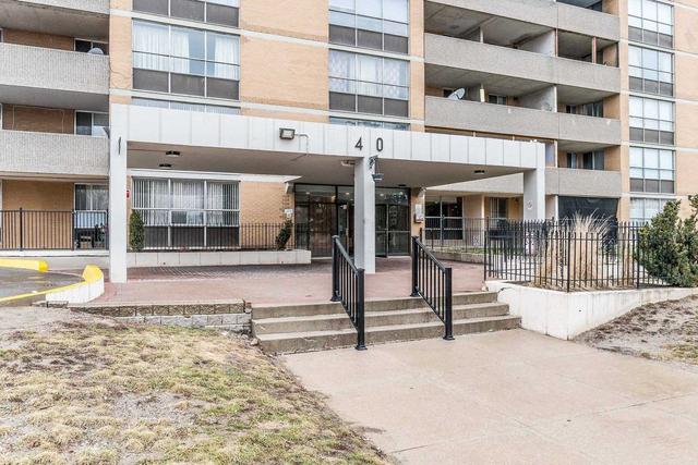 501 - 40 Panorama Crt, Condo with 3 bedrooms, 2 bathrooms and 1 parking in Toronto ON | Image 12
