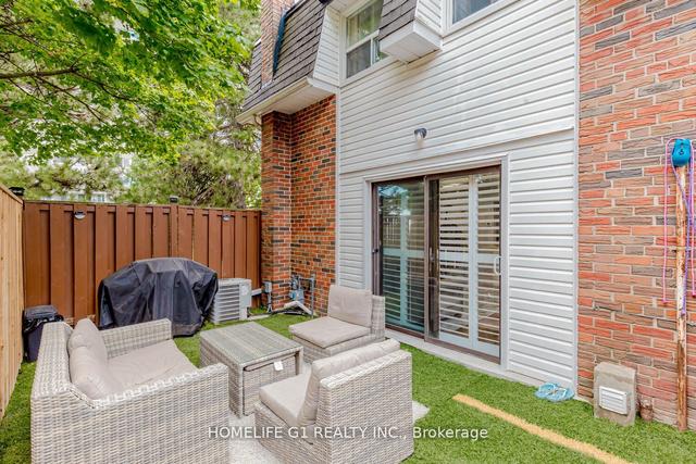 32 Trailridge Cres, Townhouse with 3 bedrooms, 3 bathrooms and 2 parking in Toronto ON | Image 9
