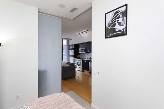 907 - 33 Charles St E, Condo with 1 bedrooms, 1 bathrooms and 0 parking in Toronto ON | Image 7