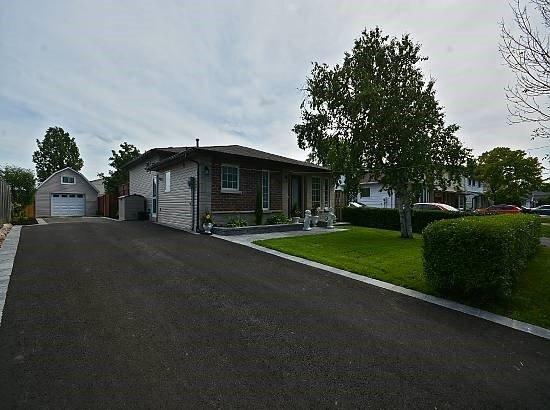 834 Cabot Tr, House detached with 3 bedrooms, 2 bathrooms and 9 parking in Milton ON | Image 3