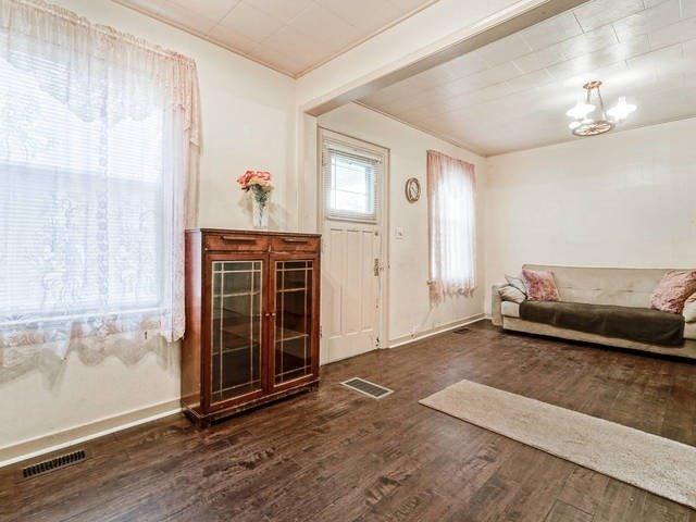 134 John St, House detached with 3 bedrooms, 2 bathrooms and 5 parking in Brampton ON | Image 4