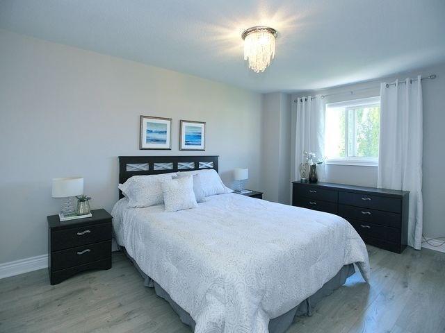66 Morley Cres, Townhouse with 3 bedrooms, 2 bathrooms and 1 parking in Brampton ON | Image 7