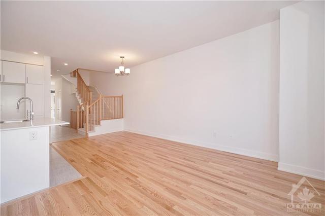 54 Heirloom Street, Townhouse with 3 bedrooms, 3 bathrooms and 2 parking in Ottawa ON | Image 7
