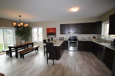 18 Frances Dr, House detached with 5 bedrooms, 4 bathrooms and 2 parking in Barrie ON | Image 4