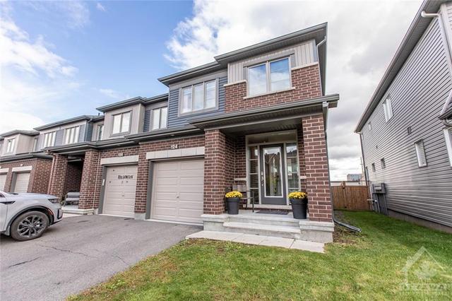 124 Yellowcress Way, Townhouse with 3 bedrooms, 3 bathrooms and 3 parking in Ottawa ON | Image 1