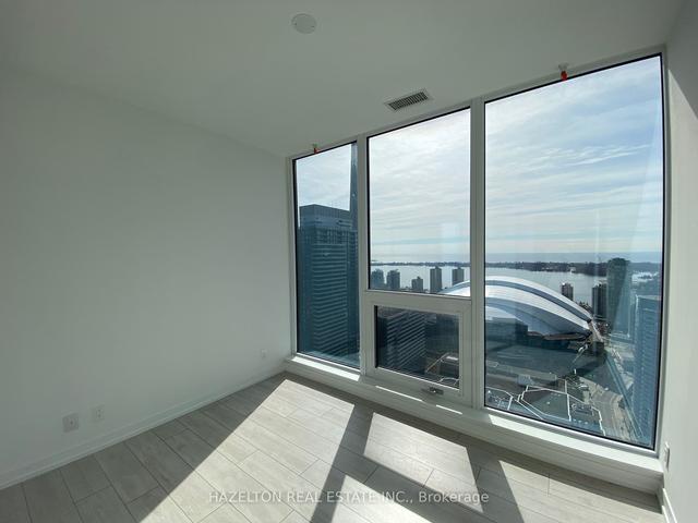 4502 - 55 Mercer St, Condo with 3 bedrooms, 2 bathrooms and 1 parking in Toronto ON | Image 2