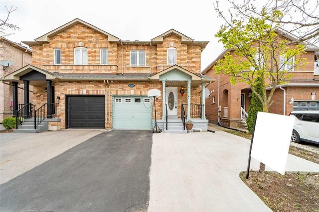 33 Blackthorn Dr, House semidetached with 3 bedrooms, 4 bathrooms and 3 parking in Vaughan ON | Image 1