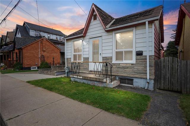 510 John Street N, House detached with 2 bedrooms, 1 bathrooms and null parking in Hamilton ON | Image 1