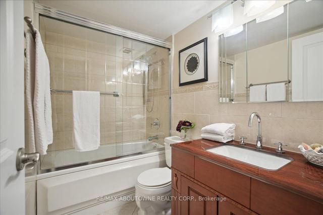 1810 - 812 Burnhamthorpe Rd, Condo with 2 bedrooms, 2 bathrooms and 2 parking in Toronto ON | Image 9
