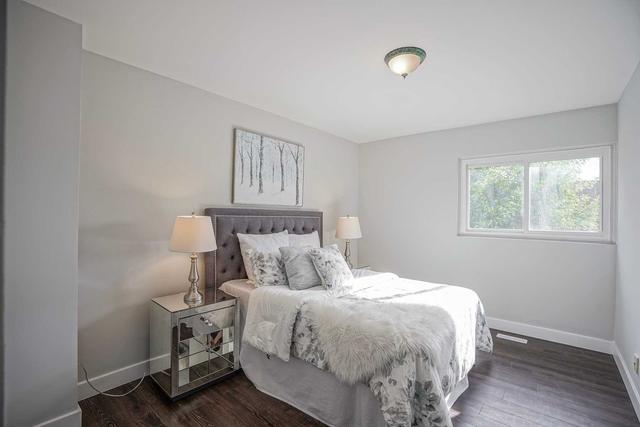 6 - 82 Castlebury Cres, Townhouse with 4 bedrooms, 2 bathrooms and 2 parking in Toronto ON | Image 3