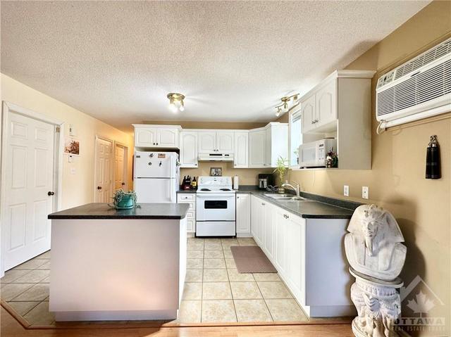6 - 171 Mabel Street, Condo with 2 bedrooms, 1 bathrooms and 1 parking in The Nation ON | Image 3