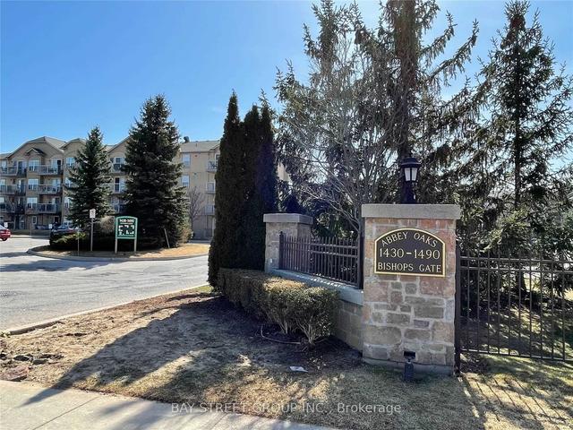 216 - 1480 Bishops Gate, Condo with 2 bedrooms, 2 bathrooms and 1 parking in Oakville ON | Image 1