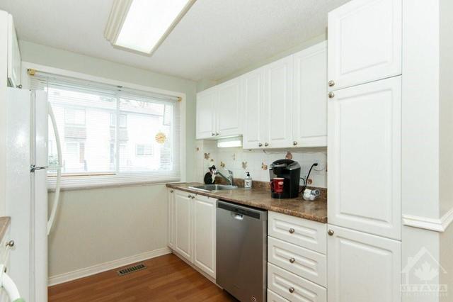 g - 52 Sumac Street, Townhouse with 3 bedrooms, 2 bathrooms and 1 parking in Ottawa ON | Image 5