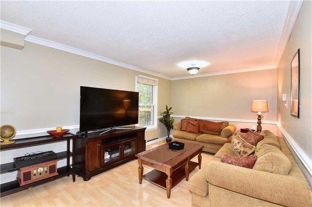 262 Lupin Dr, House detached with 4 bedrooms, 3 bathrooms and 2 parking in Whitby ON | Image 3