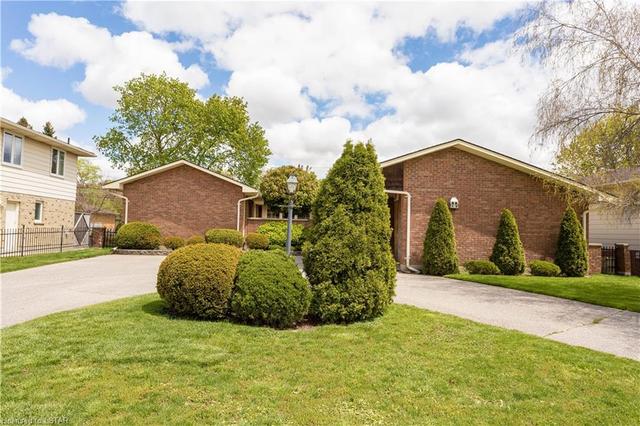 97 Fourth Avenue, House detached with 4 bedrooms, 2 bathrooms and 8 parking in Aylmer ON | Image 2