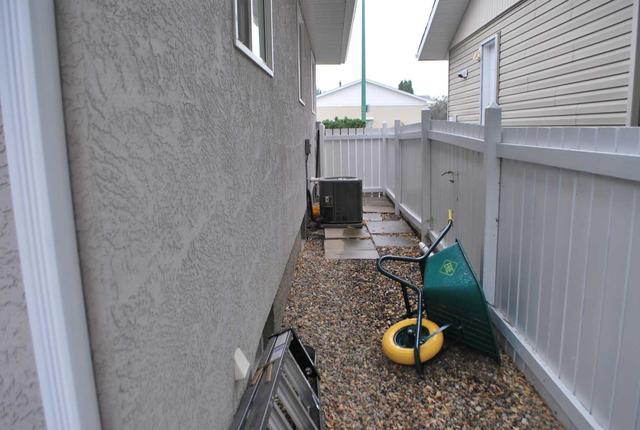 906 Ventura Crescent N, House detached with 3 bedrooms, 1 bathrooms and 2 parking in Lethbridge AB | Image 25
