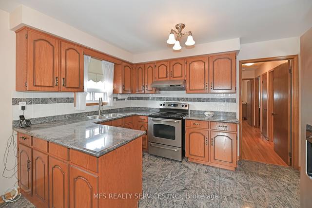 86 Benjamin Boake Tr, House semidetached with 3 bedrooms, 2 bathrooms and 6 parking in Toronto ON | Image 10