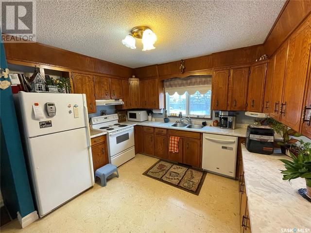 1009 8th Street, House detached with 5 bedrooms, 4 bathrooms and null parking in Rosthern SK | Image 2