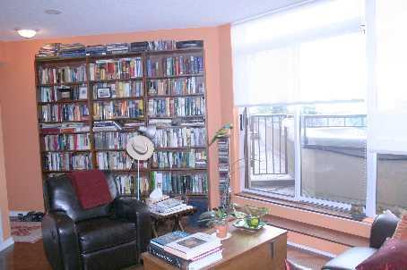 ph18 - 308 Palmerston Ave, Condo with 1 bedrooms, 1 bathrooms and 1 parking in Toronto ON | Image 2