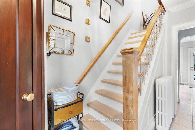 41 Elvina Gdns, House semidetached with 3 bedrooms, 2 bathrooms and 4 parking in Toronto ON | Image 23