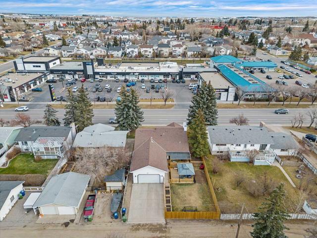 321 Main Street N, House detached with 5 bedrooms, 3 bathrooms and 4 parking in Airdrie AB | Image 2