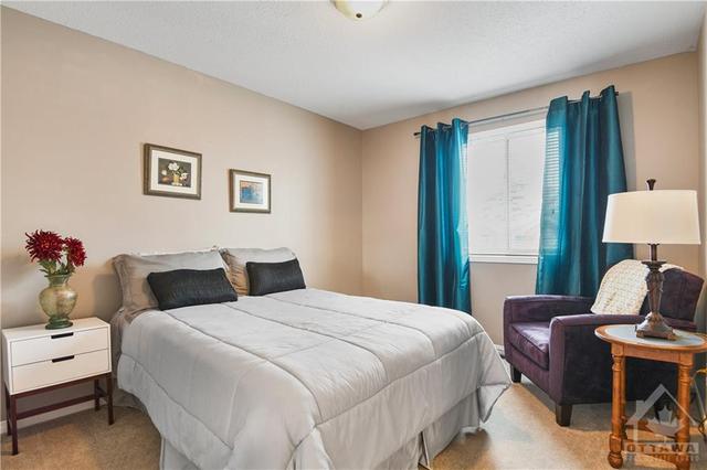 28 Redstone Lane, Townhouse with 3 bedrooms, 2 bathrooms and 2 parking in Ottawa ON | Image 12