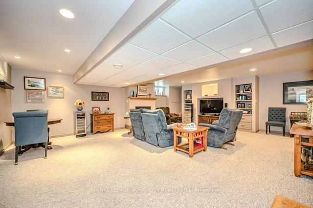17 Sunrise Crt, House detached with 3 bedrooms, 3 bathrooms and 6 parking in Guelph ON | Image 24