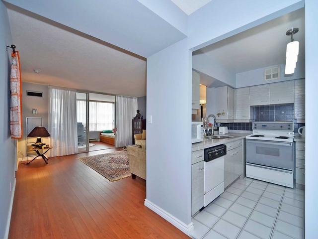 1602 - 30 Greenfield Ave, Condo with 1 bedrooms, 2 bathrooms and 1 parking in Toronto ON | Image 9