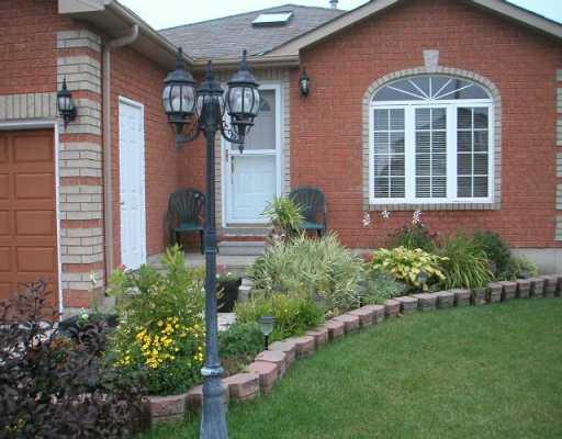 40 Farmstead Cres, House detached with 2 bedrooms, 2 bathrooms and null parking in Barrie ON | Image 2