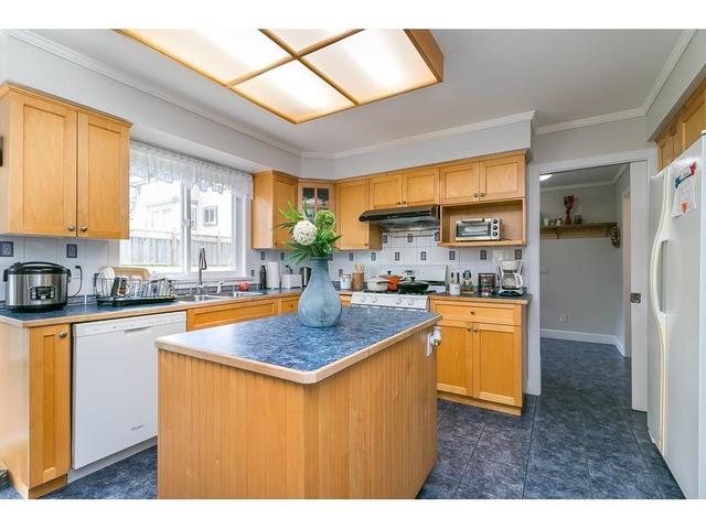 9387 163 Street, House detached with 7 bedrooms, 4 bathrooms and 6 parking in Surrey BC | Image 11