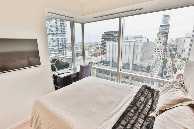 2305 - 180 University Ave, Condo with 2 bedrooms, 3 bathrooms and 1 parking in Toronto ON | Image 12