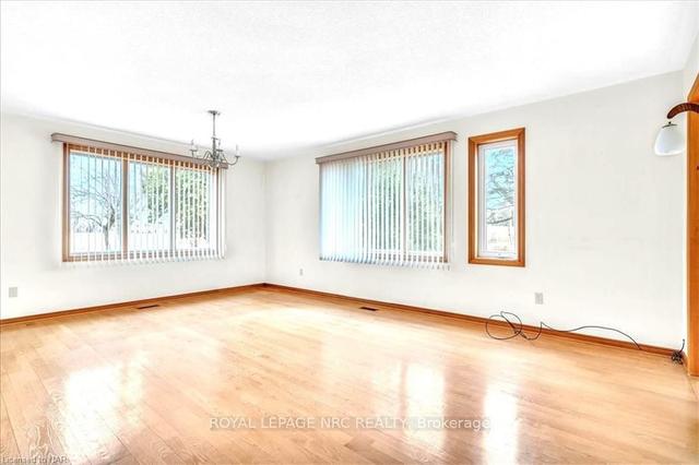 1138 Lakeshore Rd W, House detached with 3 bedrooms, 3 bathrooms and 3 parking in St. Catharines ON | Image 4