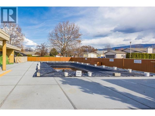 106 - 1255 Raymer Avenue, House detached with 2 bedrooms, 1 bathrooms and 2 parking in Kelowna BC | Image 34