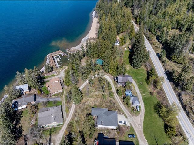 14533 Smith Road, House detached with 4 bedrooms, 3 bathrooms and null parking in Central Kootenay A BC | Image 2