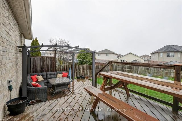 1864 Bloom Cres, House detached with 3 bedrooms, 1 bathrooms and 3 parking in London ON | Image 24