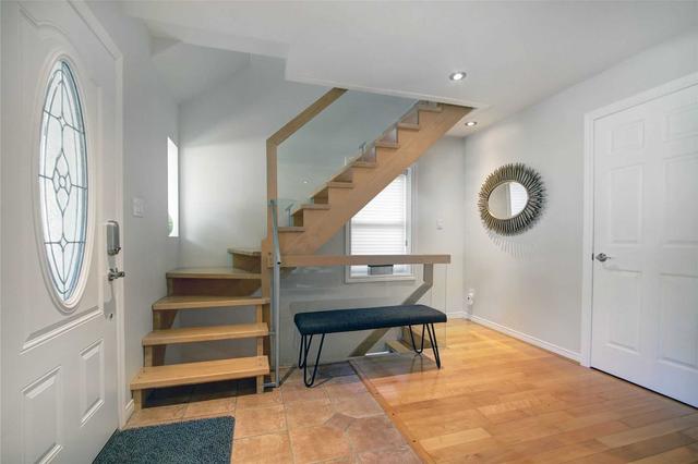 15 Rhydwen Ave, House detached with 3 bedrooms, 4 bathrooms and 4 parking in Toronto ON | Image 12