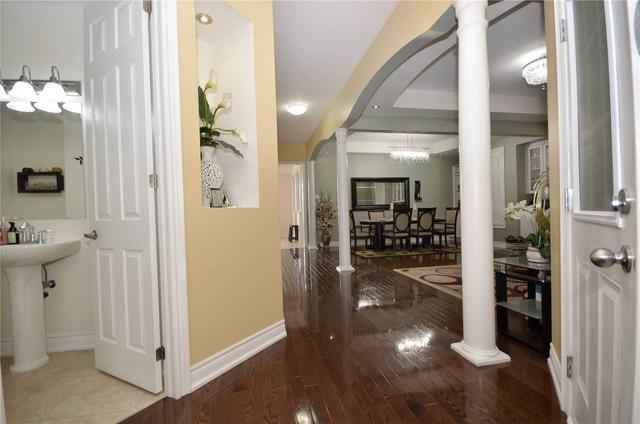 5221 Adobe Crt, House detached with 4 bedrooms, 5 bathrooms and 5 parking in Mississauga ON | Image 4