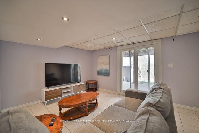 16 Mansfield Cres, House detached with 3 bedrooms, 4 bathrooms and 3 parking in Whitby ON | Image 21