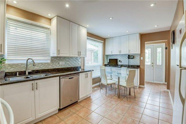 951 Chippenham Dr, House detached with 3 bedrooms, 2 bathrooms and 5 parking in Mississauga ON | Image 7