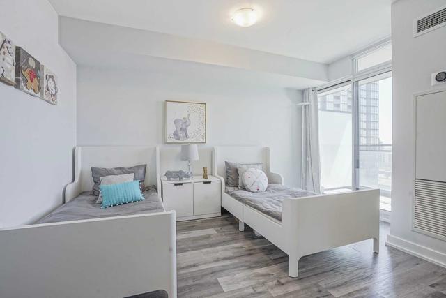 1001 - 8 Telegram Mews, Condo with 3 bedrooms, 2 bathrooms and 1 parking in Toronto ON | Image 6