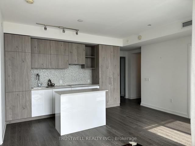 3305 - 1 Yorkville Ave, Condo with 3 bedrooms, 2 bathrooms and 0 parking in Toronto ON | Image 12