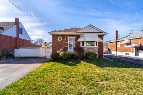 208 East 32nd St, House detached with 3 bedrooms, 2 bathrooms and 4 parking in Hamilton ON | Card Image