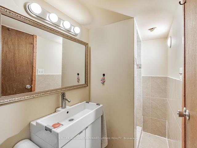 84 Hadrian Dr, House detached with 2 bedrooms, 2 bathrooms and 5 parking in Toronto ON | Image 13