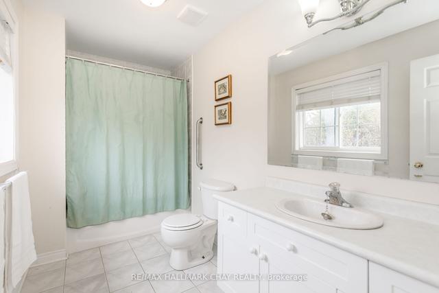 34 Balmoral Pl, House detached with 3 bedrooms, 3 bathrooms and 5 parking in Barrie ON | Image 9