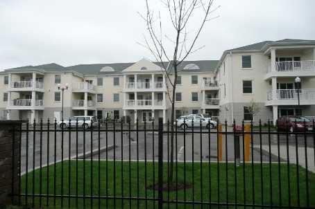 211 - 220 Main St N, Condo with 1 bedrooms, 1 bathrooms and 1 parking in Uxbridge ON | Image 1