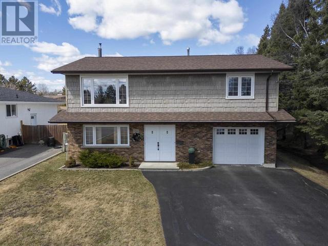 280 Sherwood Dr, House detached with 3 bedrooms, 1 bathrooms and null parking in Thunder Bay ON | Image 2