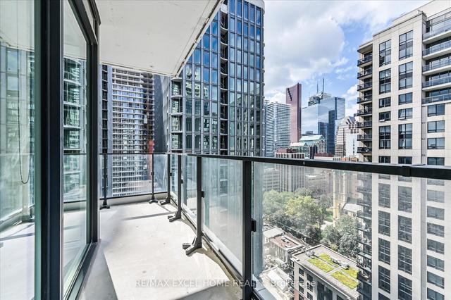2202 - 77 Shuter St, Condo with 2 bedrooms, 2 bathrooms and 0 parking in Toronto ON | Image 11