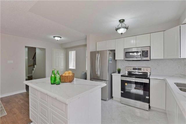 39 Kelso Cres, House attached with 3 bedrooms, 3 bathrooms and 3 parking in Vaughan ON | Image 7