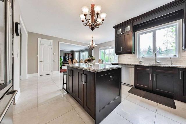 143 Weaver Crt, House detached with 5 bedrooms, 5 bathrooms and 10 parking in Vaughan ON | Image 10
